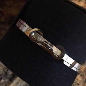Salvadore ferragamo women’s bracelet♥️